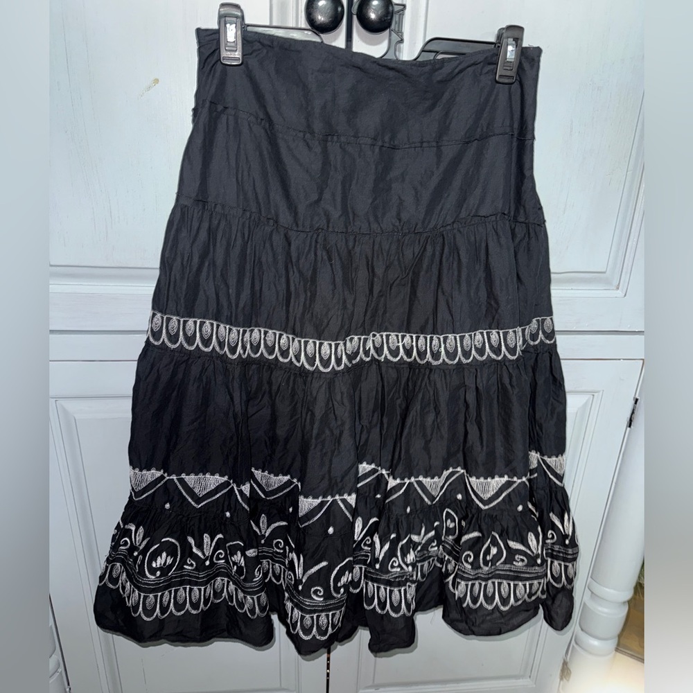 Sunny Leigh Embroidered Midi Skirt Size 14 Swing Skirt with White Embroidery